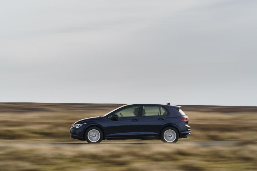  Volkswagen Golf Life 2020 года  (UK) (фото 15 из 40)